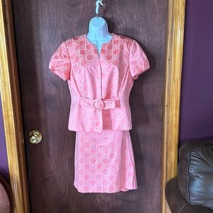 Skirt suit Sz. 12 NWT. Color Coral Pink and Cream.